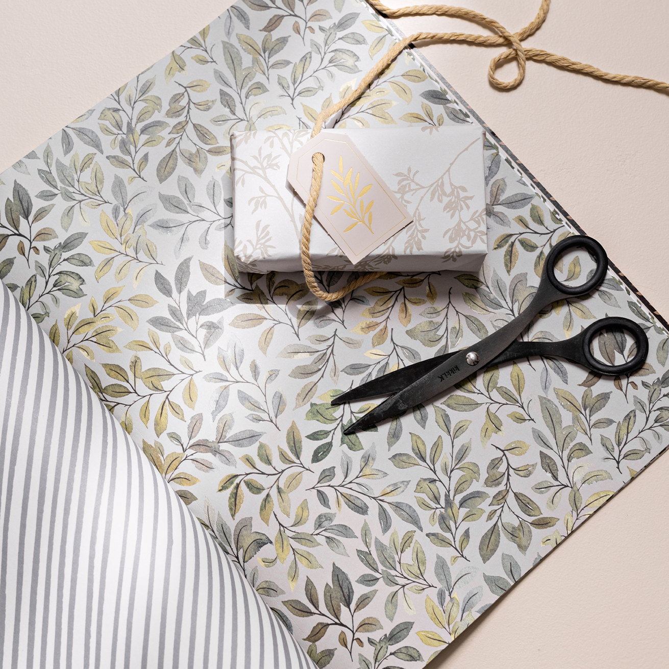 That's A Wrap! : 12 Gift Wrapping Sheets for Any Occasion by Korie Herold